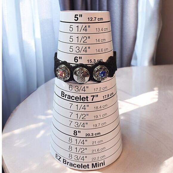 Decorative Snap Button Black Bracelet - Picture 2 of 5